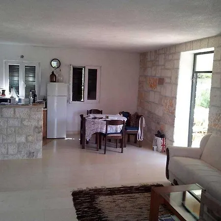 Splitska 11772a Apartmán *